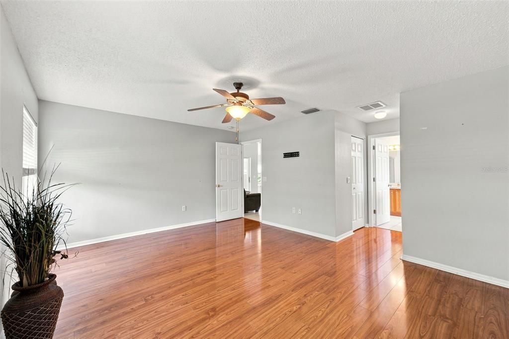 For Sale: $285,000 (3 beds, 2 baths, 1603 Square Feet)