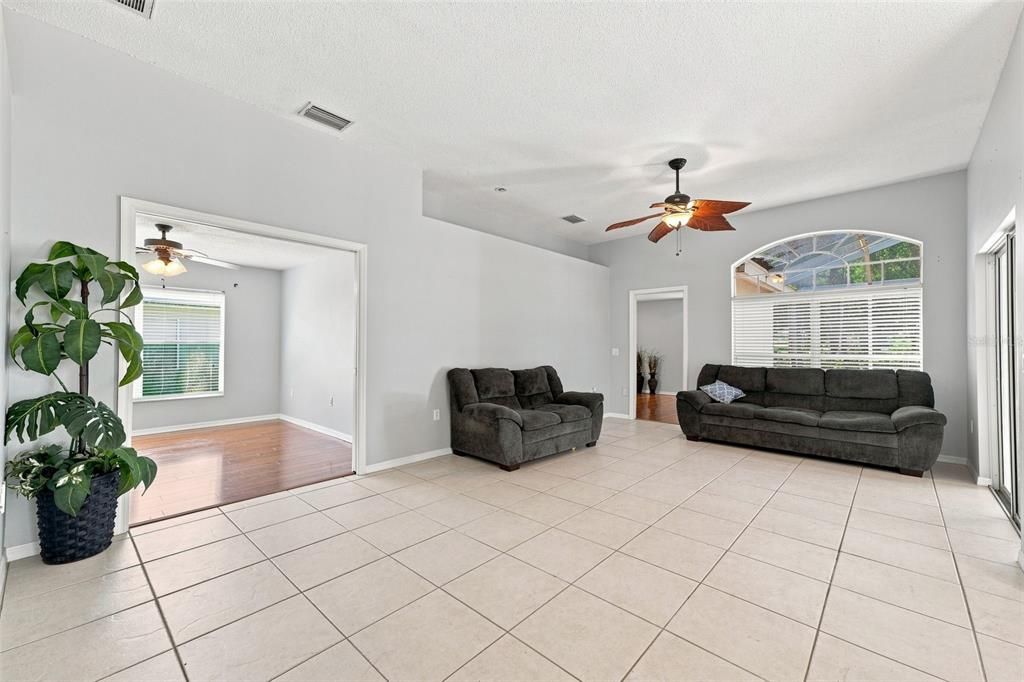 For Sale: $285,000 (3 beds, 2 baths, 1603 Square Feet)
