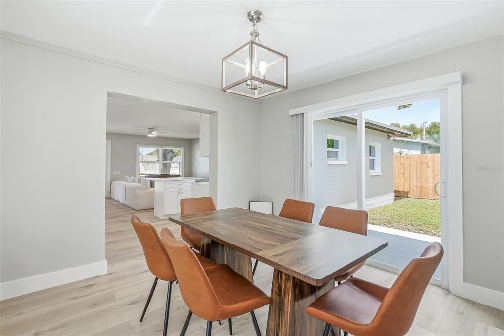 En Venta: $389,900 (3 camas, 2 baños, 1224 Pies cuadrados)