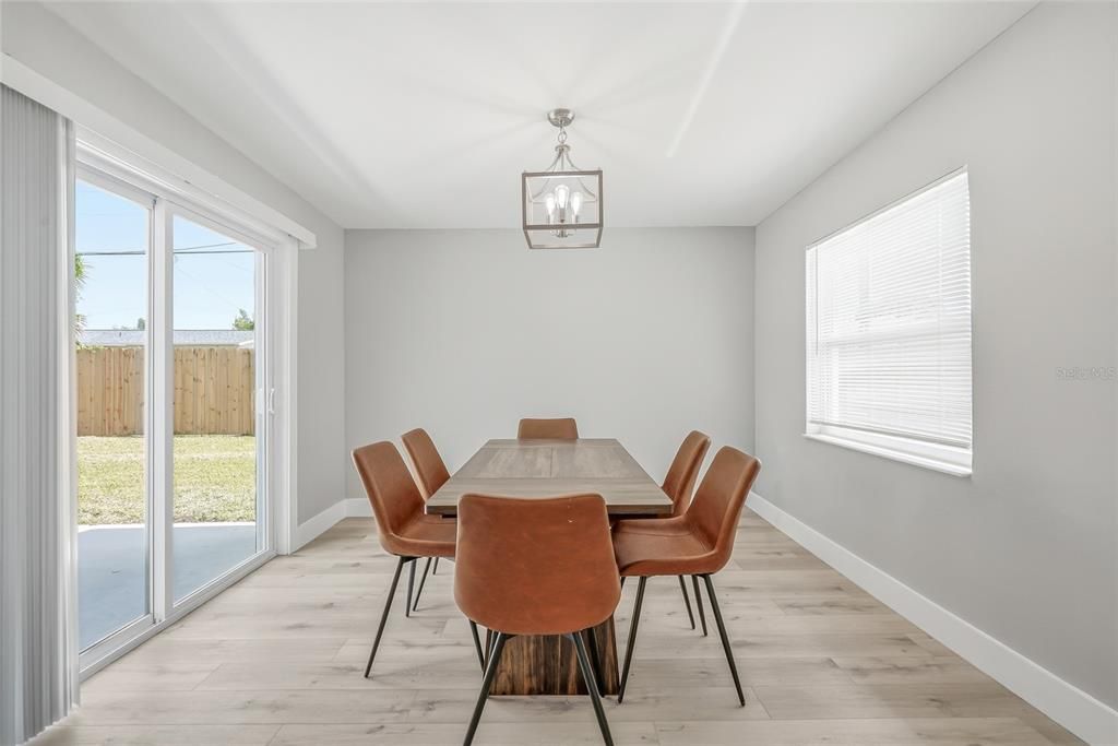 En Venta: $389,900 (3 camas, 2 baños, 1224 Pies cuadrados)