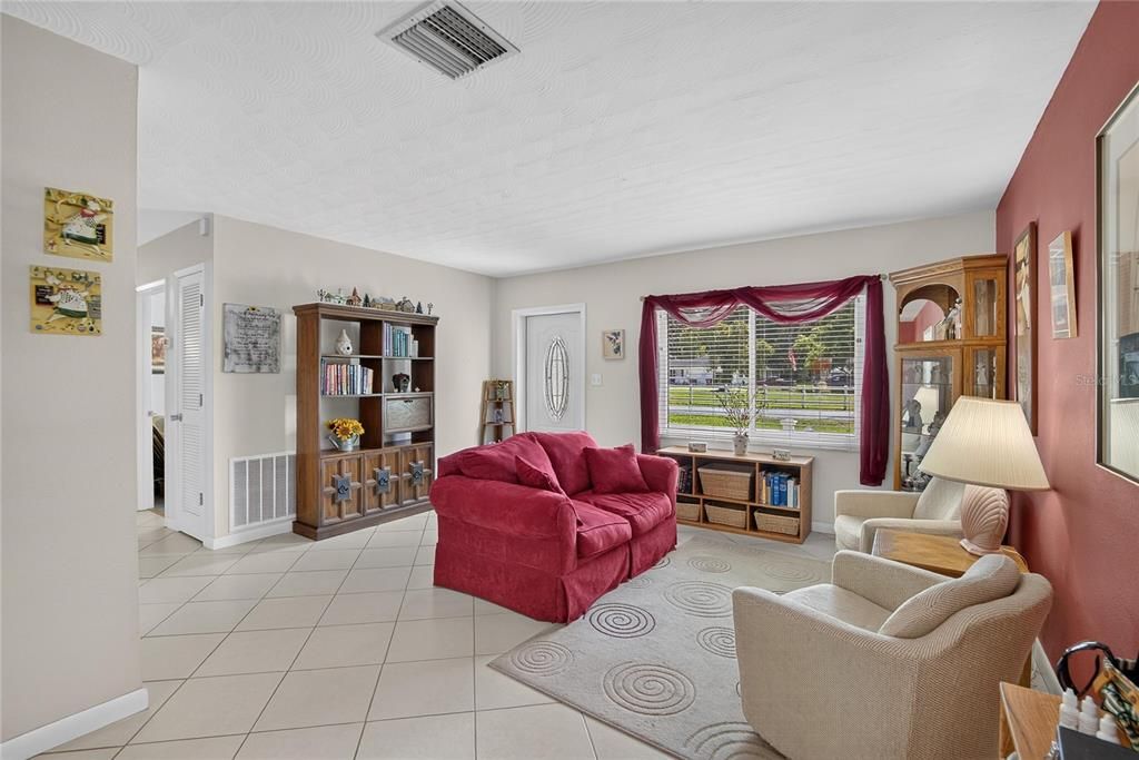 For Sale: $375,000 (3 beds, 2 baths, 1428 Square Feet)