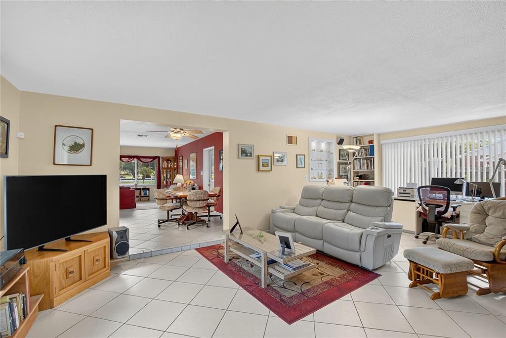 For Sale: $375,000 (3 beds, 2 baths, 1428 Square Feet)