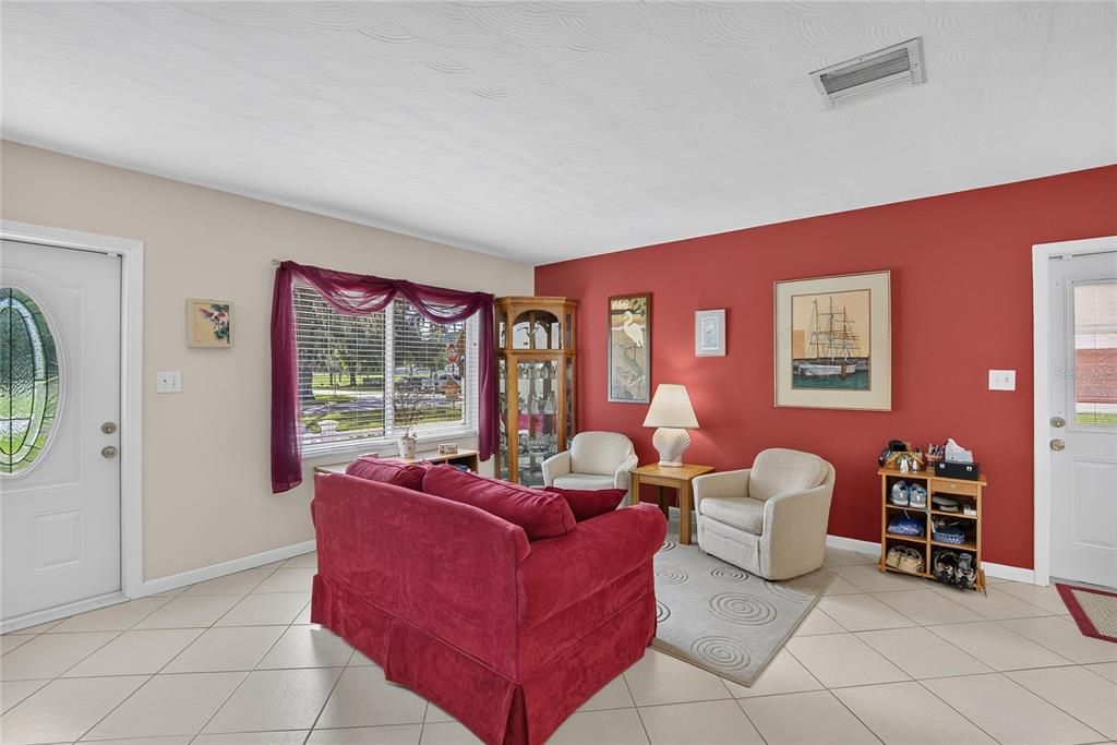 For Sale: $375,000 (3 beds, 2 baths, 1428 Square Feet)