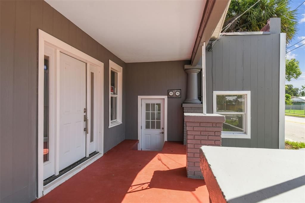 For Sale: $650,000 (6 beds, 0 baths, 2127 Square Feet)