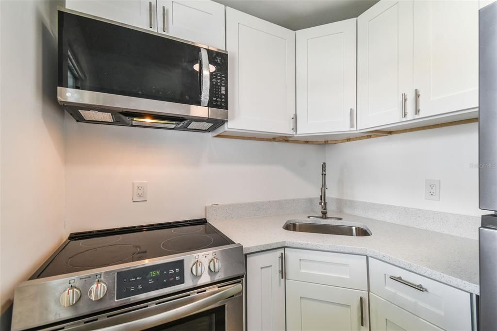 For Sale: $650,000 (6 beds, 0 baths, 2127 Square Feet)