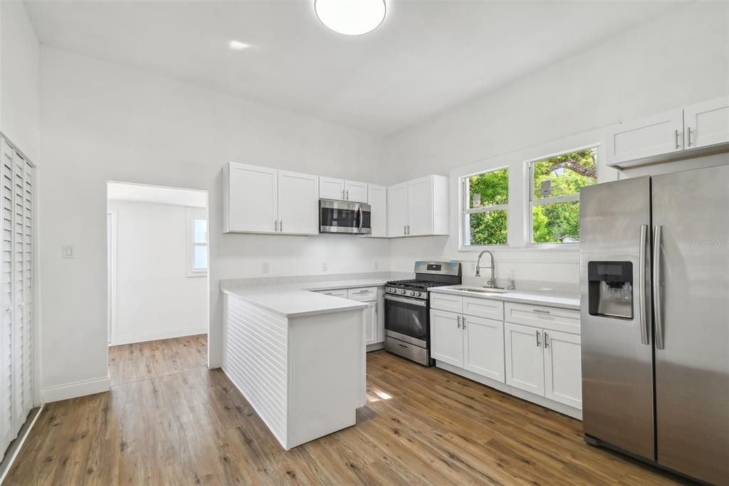 For Sale: $650,000 (6 beds, 0 baths, 2127 Square Feet)