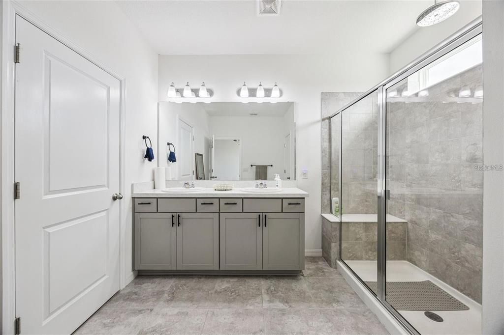 For Sale: $485,000 (4 beds, 3 baths, 2963 Square Feet)