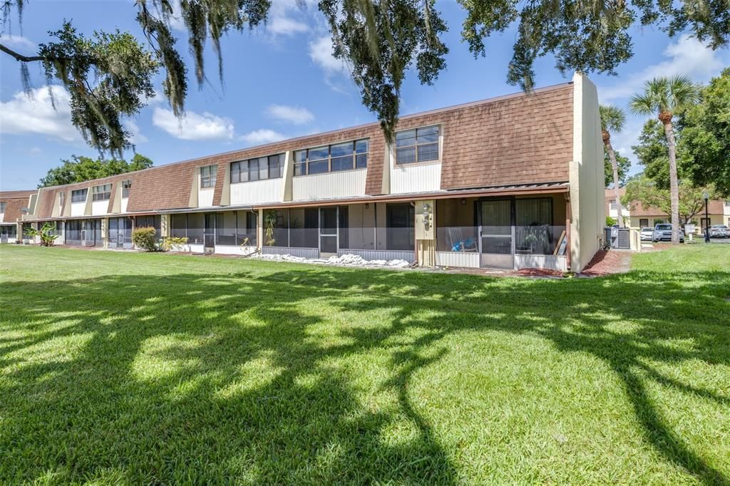待售: $143,900 (2 贝兹, 2 浴室, 945 平方英尺)