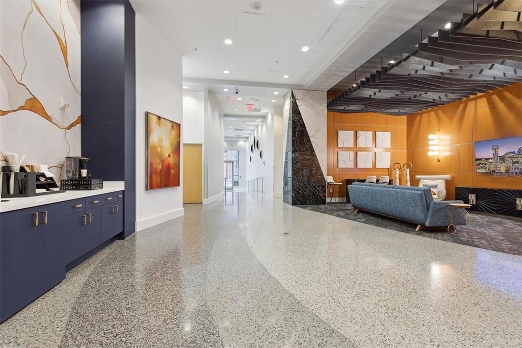 For Sale: $249,000 (1 beds, 1 baths, 804 Square Feet)
