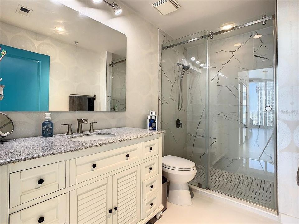 For Sale: $249,000 (1 beds, 1 baths, 804 Square Feet)
