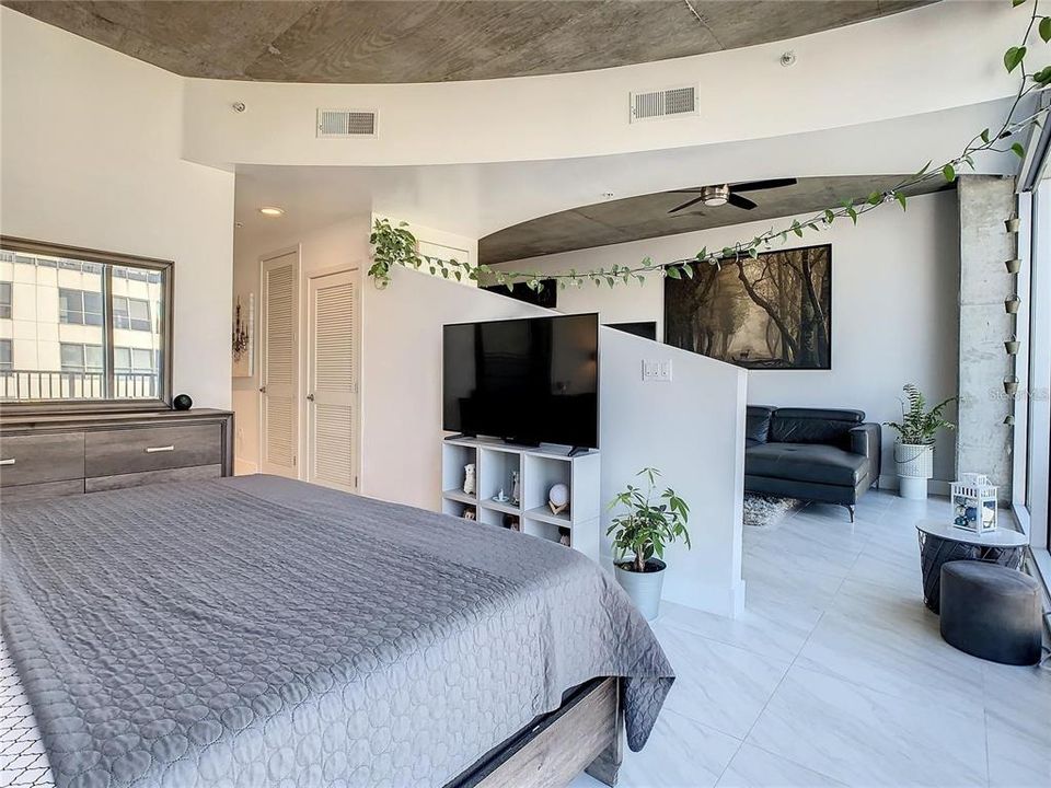 For Sale: $249,000 (1 beds, 1 baths, 804 Square Feet)