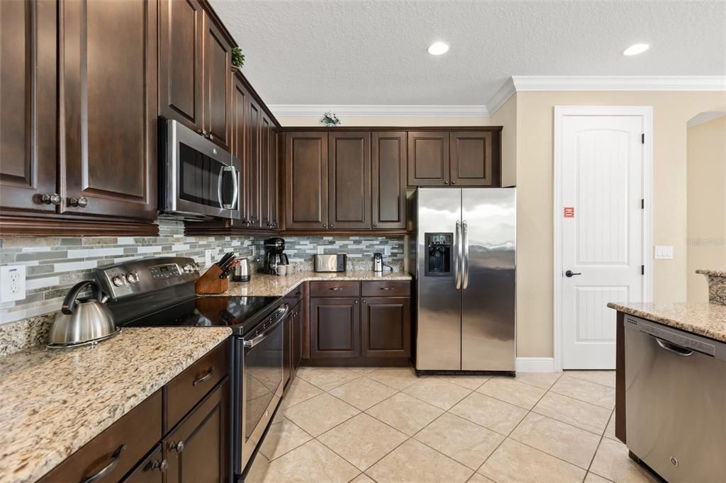 For Sale: $925,000 (5 beds, 5 baths, 3326 Square Feet)