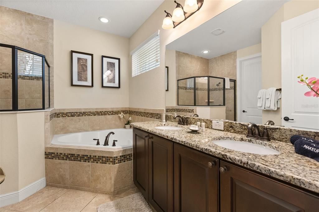 For Sale: $925,000 (5 beds, 5 baths, 3326 Square Feet)