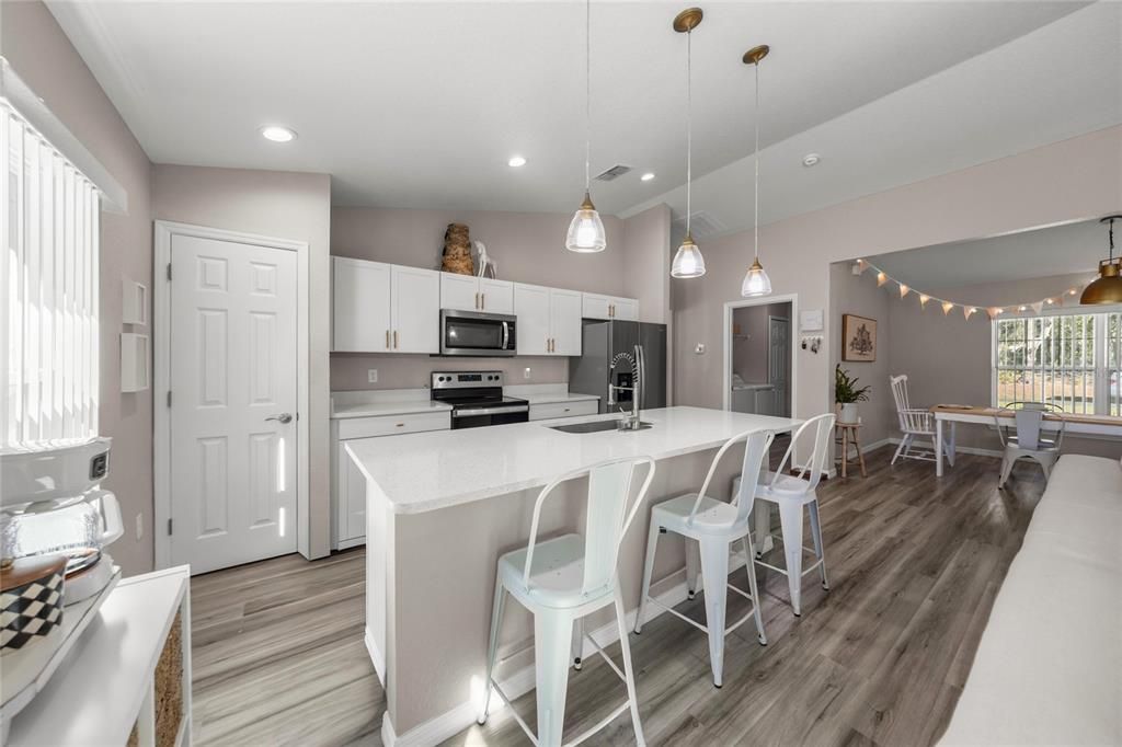 For Sale: $279,900 (3 beds, 2 baths, 1667 Square Feet)