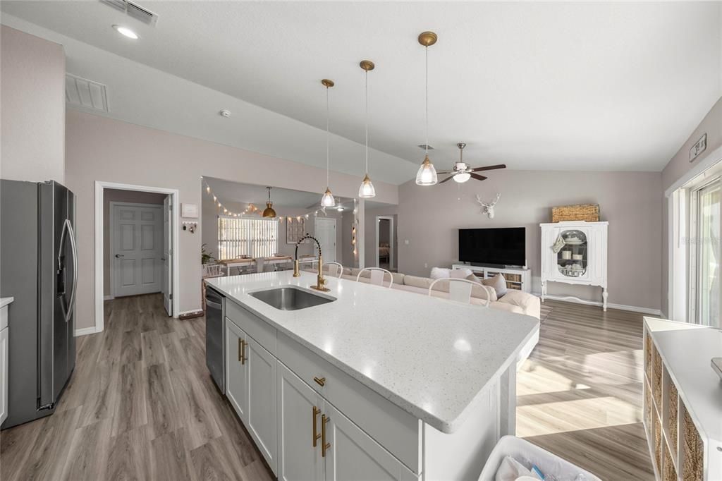 For Sale: $279,900 (3 beds, 2 baths, 1667 Square Feet)