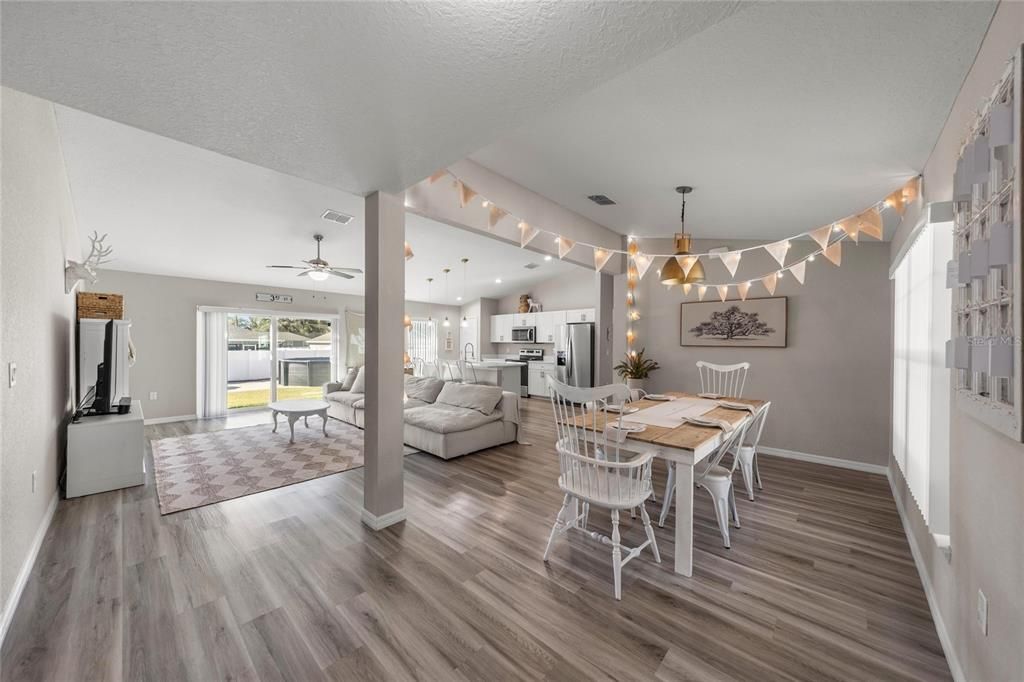 For Sale: $279,900 (3 beds, 2 baths, 1667 Square Feet)