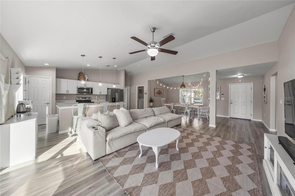 For Sale: $279,900 (3 beds, 2 baths, 1667 Square Feet)