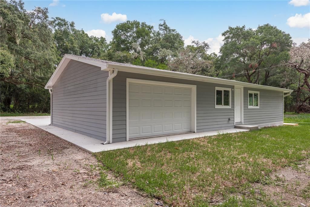 待售: $995,000 (8.50 acres)