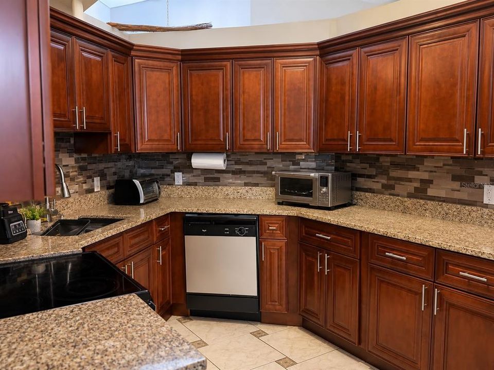 For Rent: $1,800 (3 beds, 2 baths, 1900 Square Feet)
