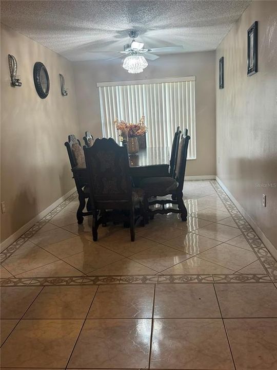 For Rent: $1,800 (3 beds, 2 baths, 1900 Square Feet)