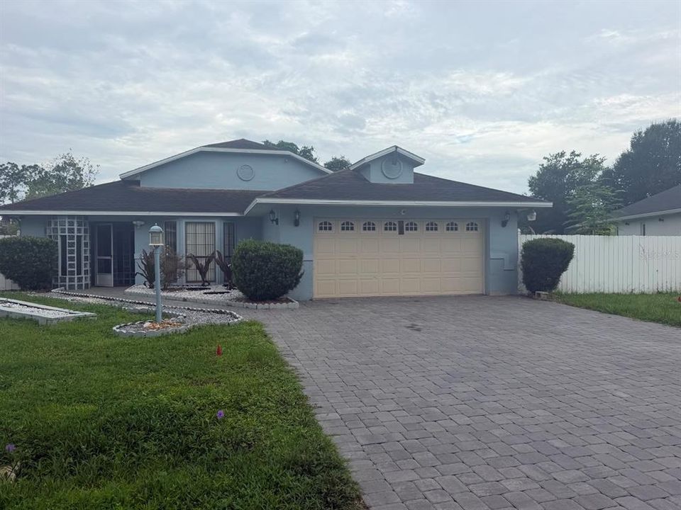 For Rent: $1,800 (3 beds, 2 baths, 1900 Square Feet)