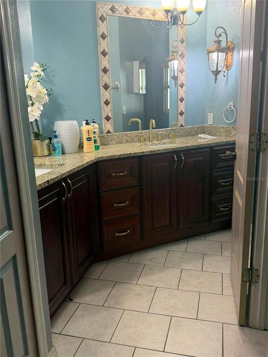 For Rent: $1,800 (3 beds, 2 baths, 1900 Square Feet)