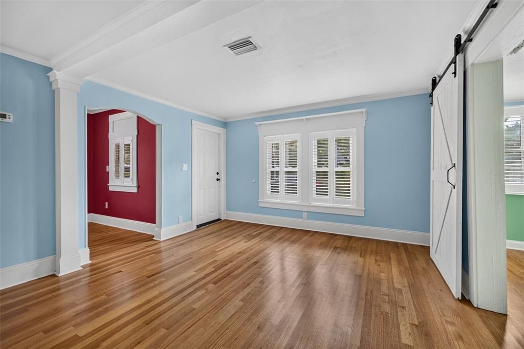 For Rent: $2,200 (2 beds, 1 baths, 857 Square Feet)