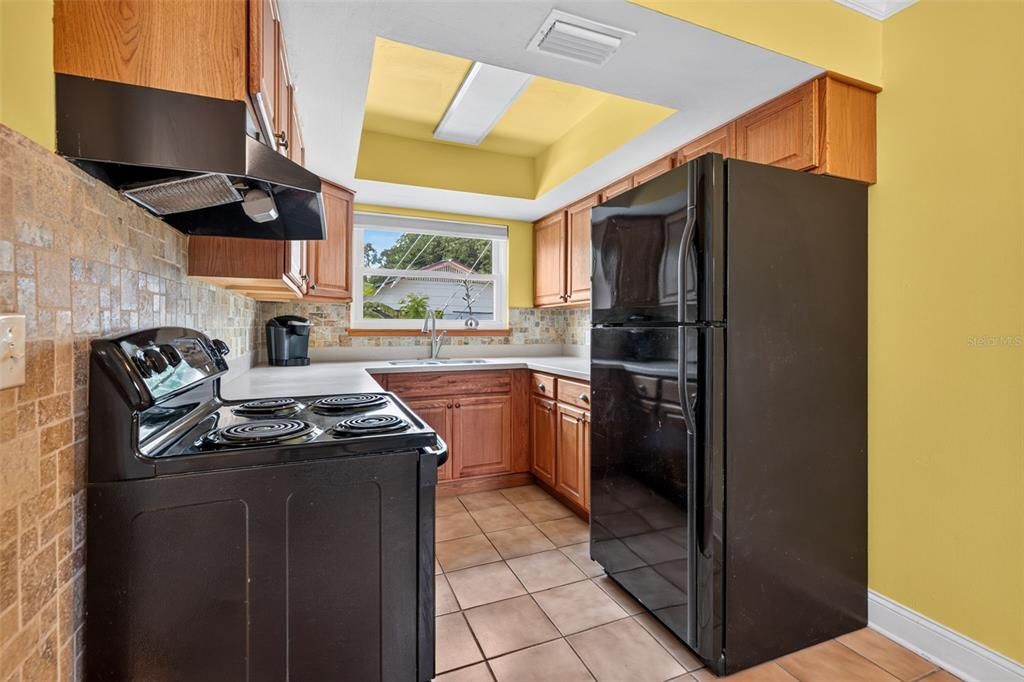 For Rent: $2,200 (2 beds, 1 baths, 857 Square Feet)