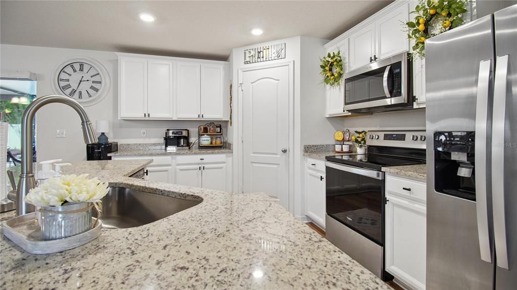 For Sale: $359,900 (3 beds, 2 baths, 1463 Square Feet)