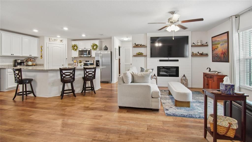 For Sale: $359,900 (3 beds, 2 baths, 1463 Square Feet)