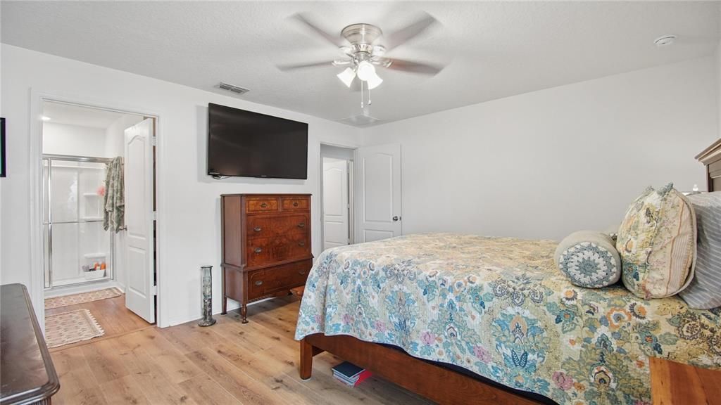 For Sale: $359,900 (3 beds, 2 baths, 1463 Square Feet)