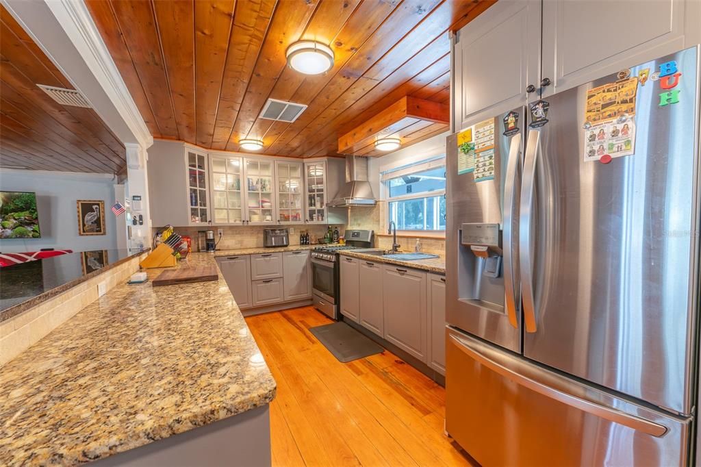 For Sale: $1,088,000 (3 beds, 2 baths, 2517 Square Feet)