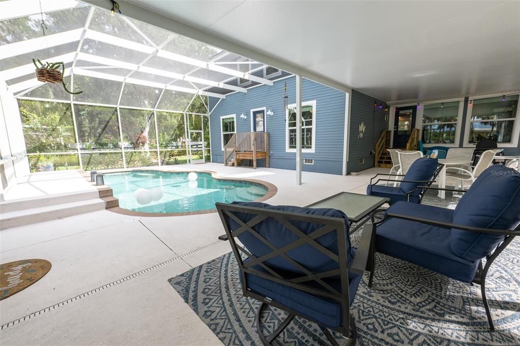 For Sale: $1,088,000 (3 beds, 2 baths, 2517 Square Feet)
