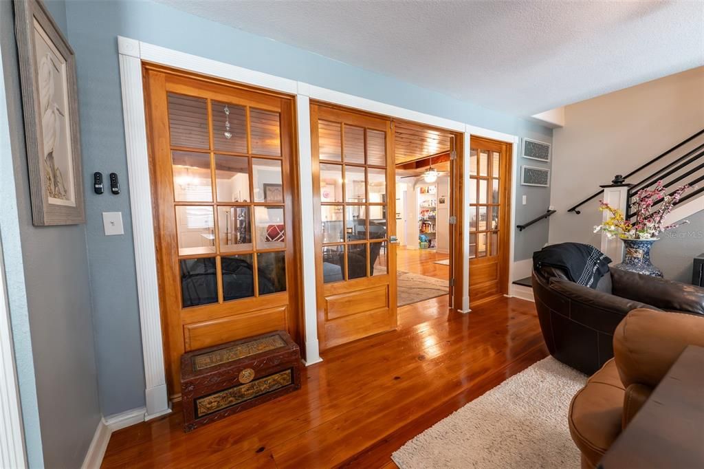 For Sale: $1,088,000 (3 beds, 2 baths, 2517 Square Feet)