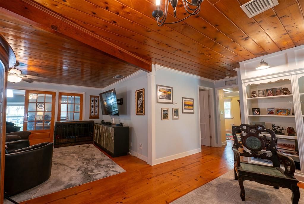 For Sale: $1,088,000 (3 beds, 2 baths, 2517 Square Feet)
