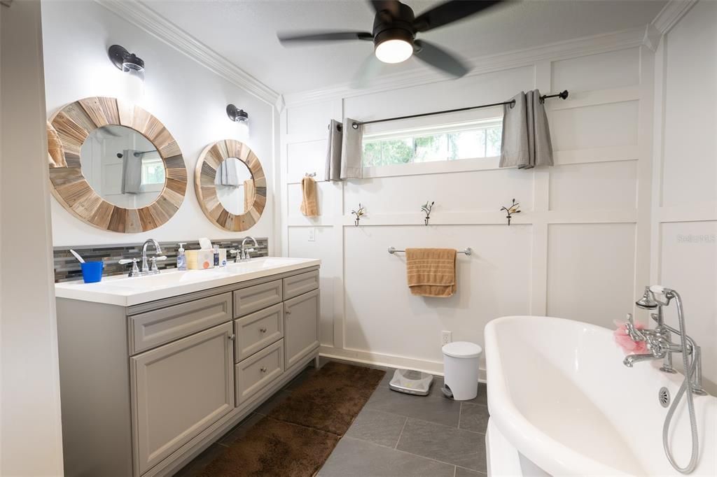 For Sale: $1,088,000 (3 beds, 2 baths, 2517 Square Feet)
