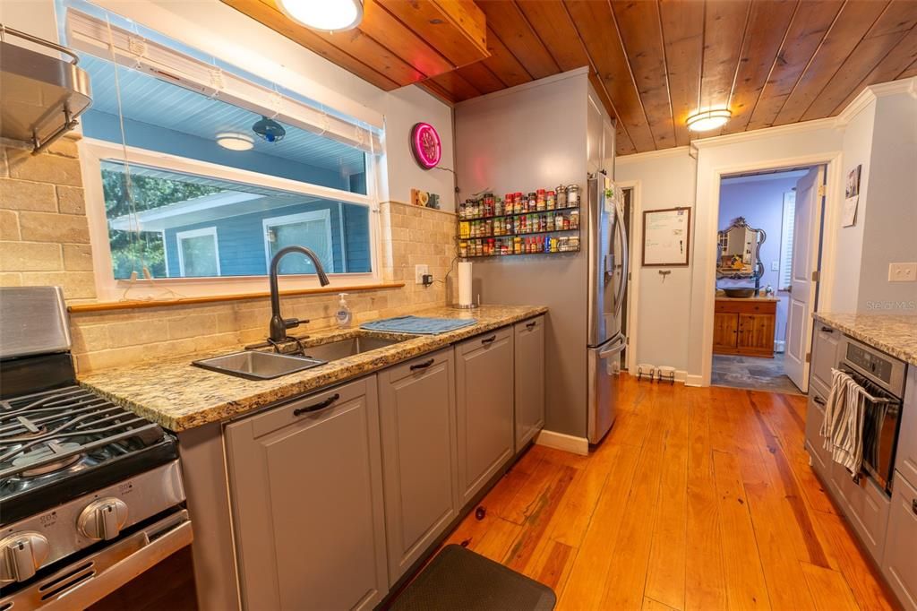 For Sale: $1,088,000 (3 beds, 2 baths, 2517 Square Feet)