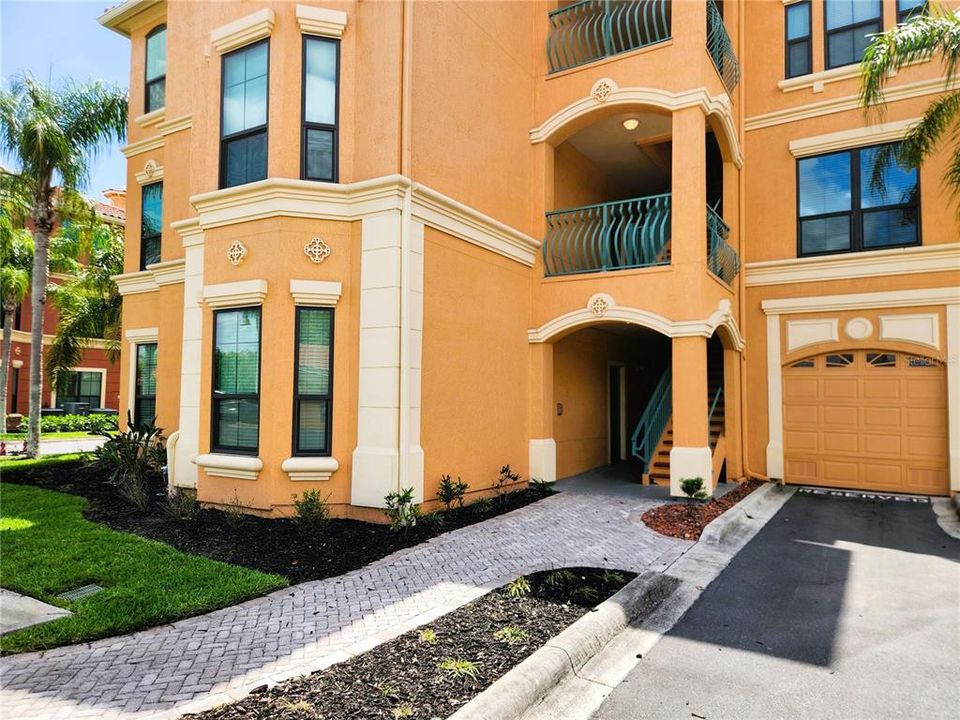 For Rent: $2,200 (2 beds, 2 baths, 1368 Square Feet)