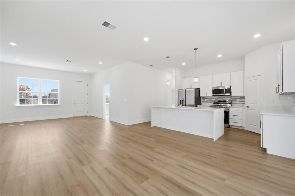 For Sale: $324,900 (4 beds, 3 baths, 1802 Square Feet)