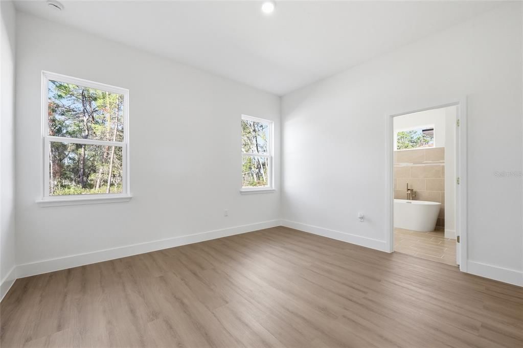 For Sale: $324,900 (4 beds, 3 baths, 1802 Square Feet)