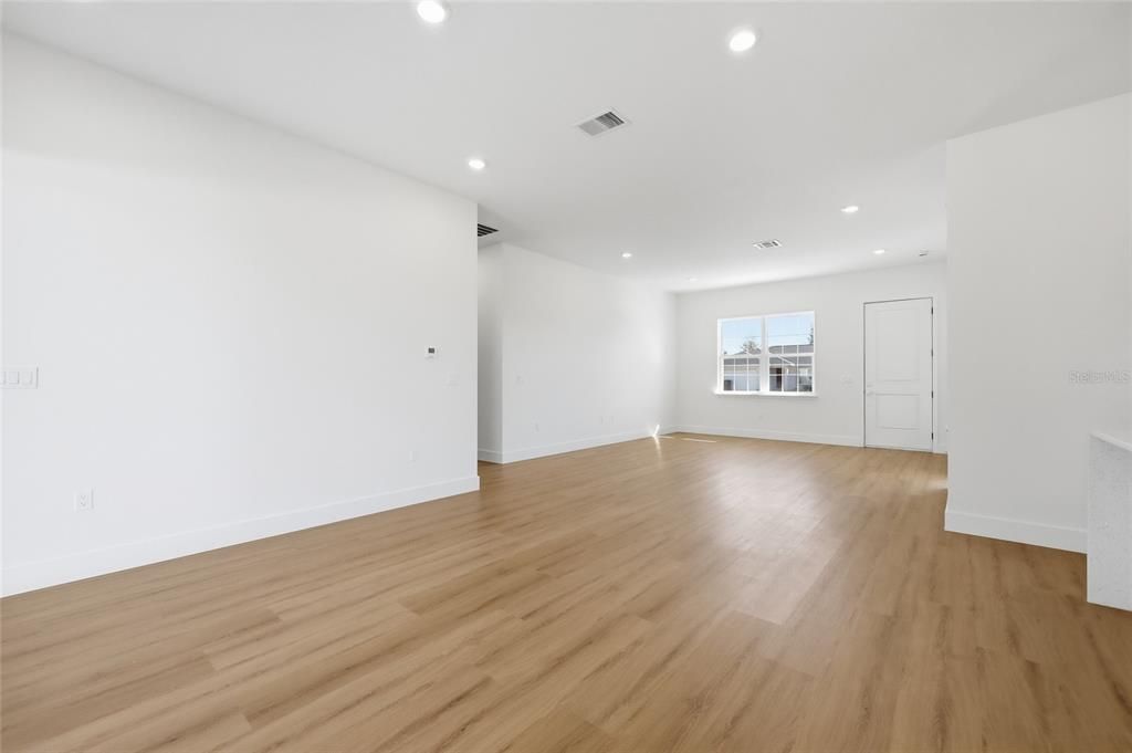 For Sale: $324,900 (4 beds, 3 baths, 1802 Square Feet)