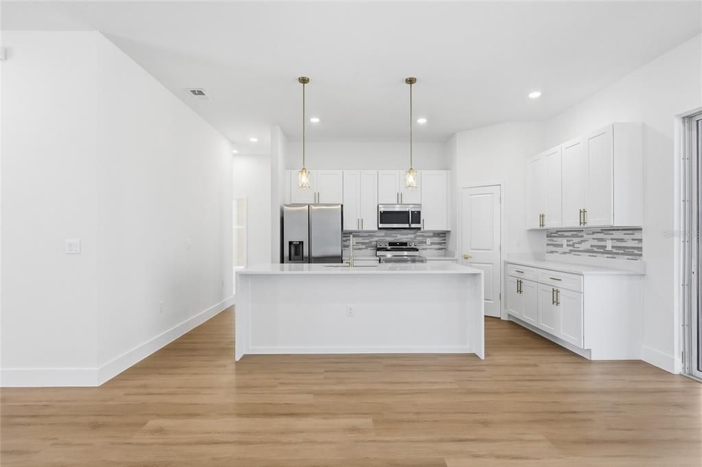 For Sale: $324,900 (4 beds, 3 baths, 1802 Square Feet)