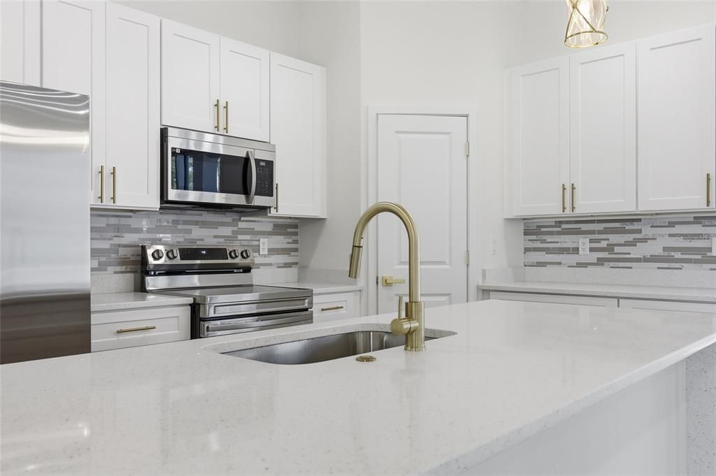 For Sale: $324,900 (4 beds, 3 baths, 1802 Square Feet)