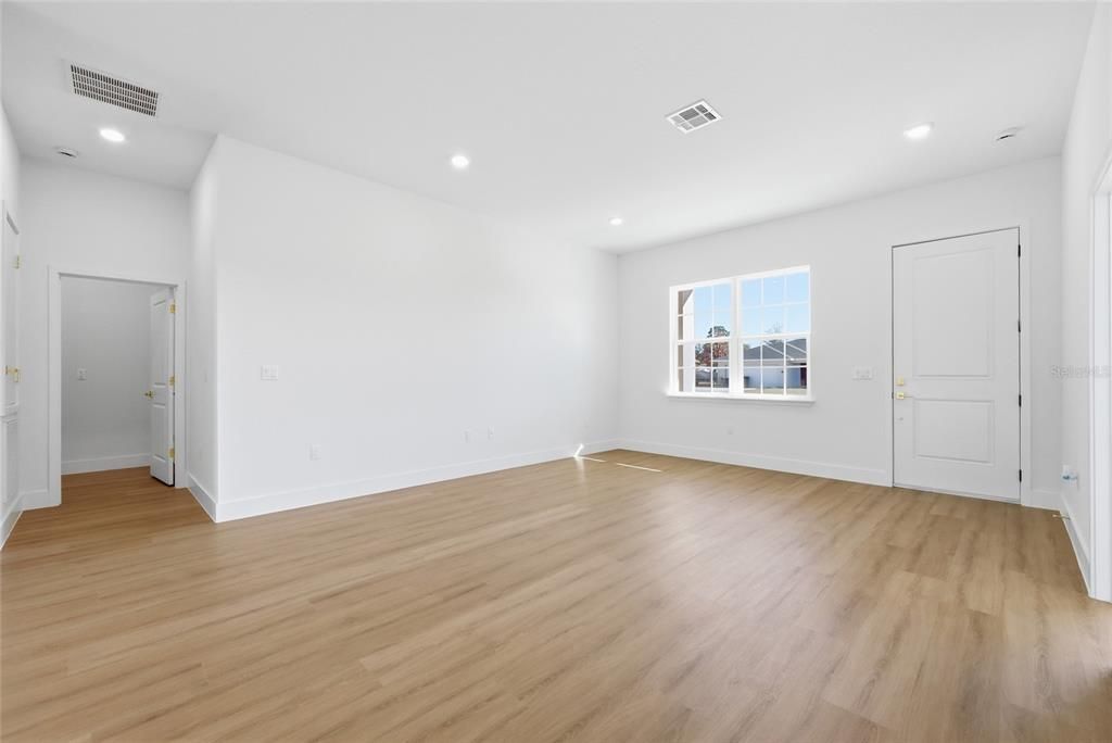 For Sale: $324,900 (4 beds, 3 baths, 1802 Square Feet)