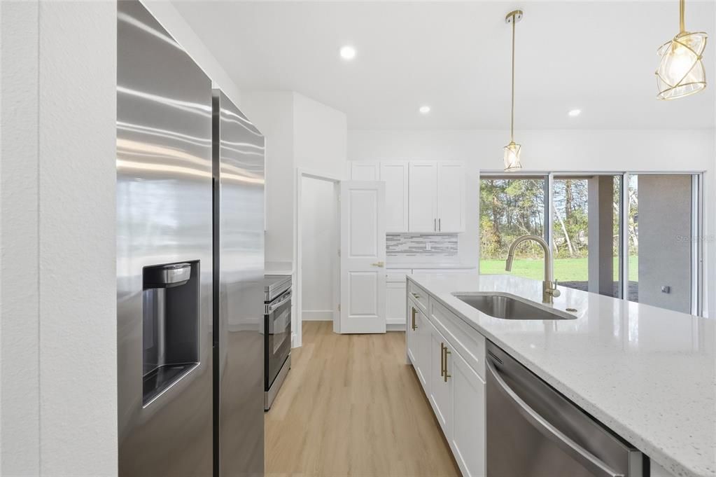 For Sale: $324,900 (4 beds, 3 baths, 1802 Square Feet)