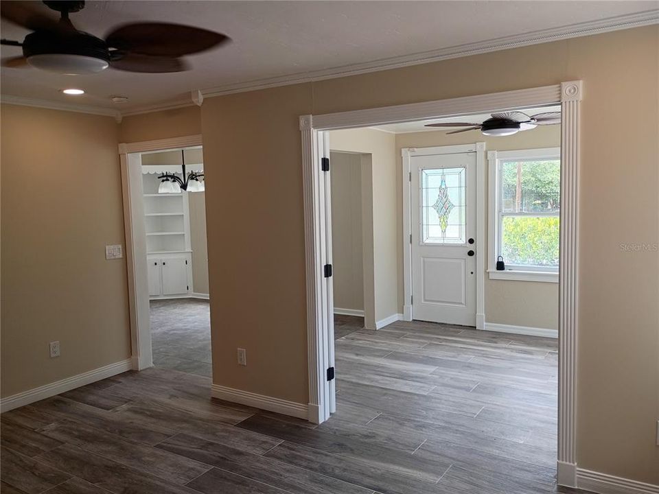 For Sale: $425,000 (2 beds, 1 baths, 945 Square Feet)