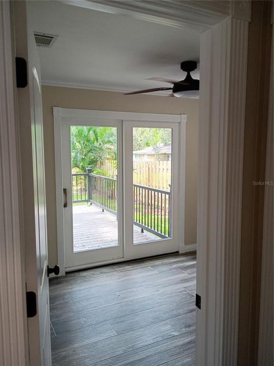 For Sale: $425,000 (2 beds, 1 baths, 945 Square Feet)