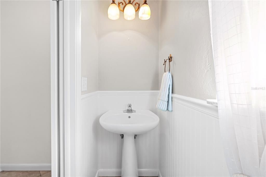 For Sale: $210,000 (2 beds, 1 baths, 1056 Square Feet)