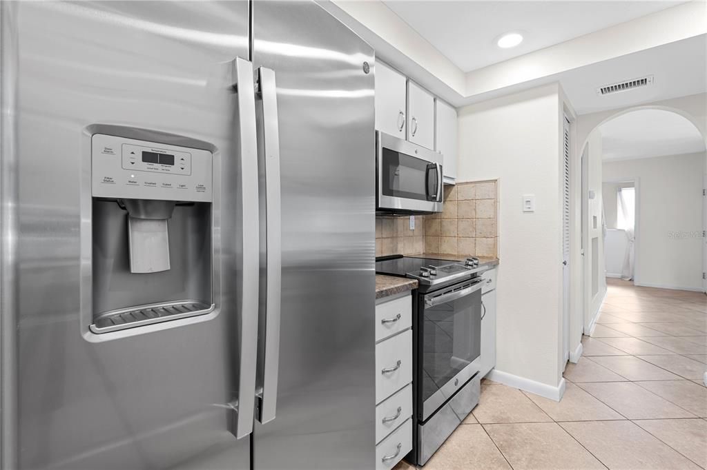For Sale: $210,000 (2 beds, 1 baths, 1056 Square Feet)