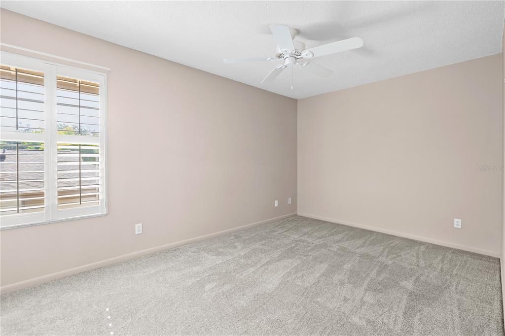 For Sale: $210,000 (2 beds, 1 baths, 1056 Square Feet)